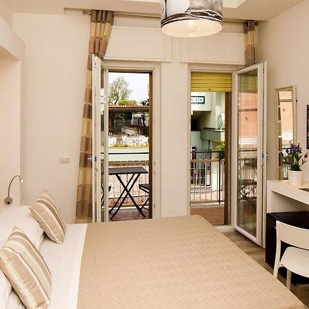 Sorrento Comfort Rooms Con Piscina Eksteriør billede