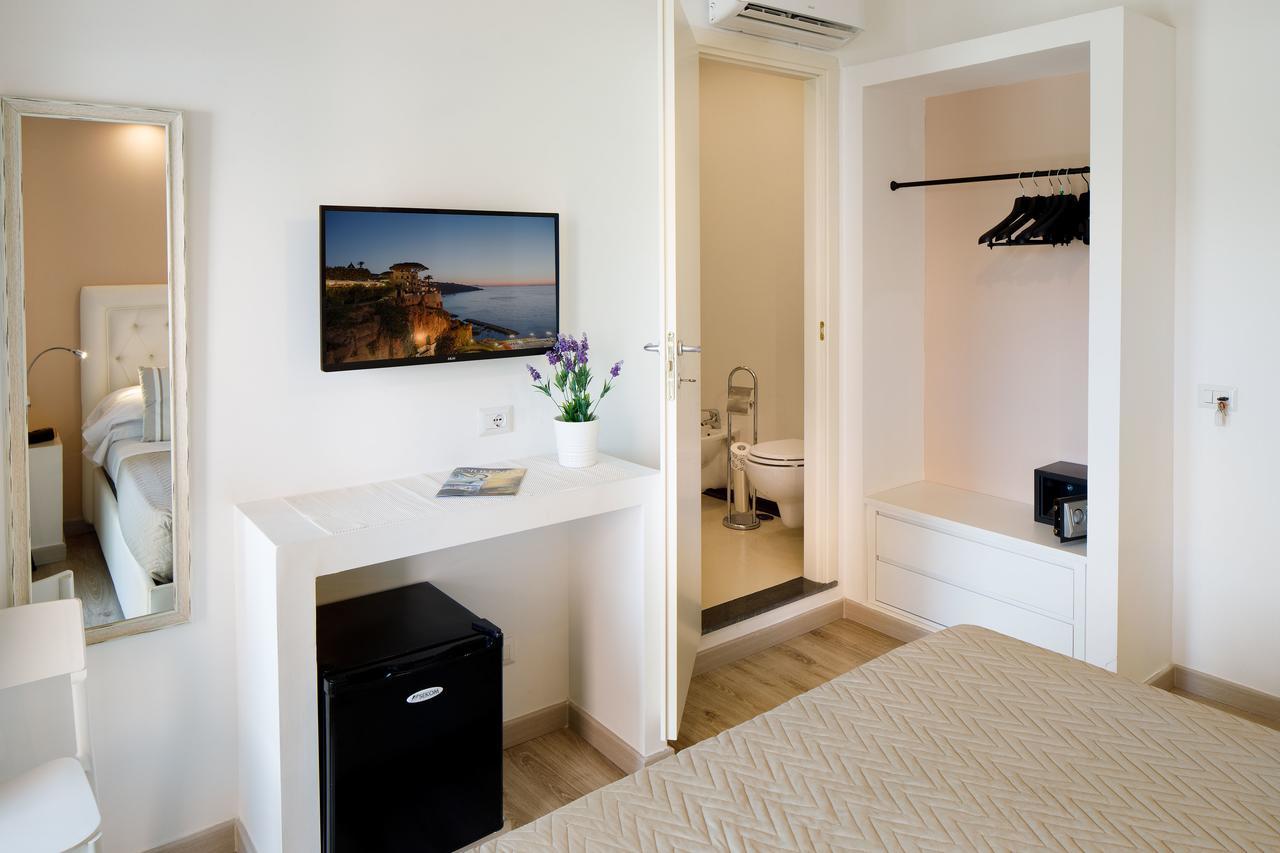 Sorrento Comfort Rooms Con Piscina Eksteriør billede